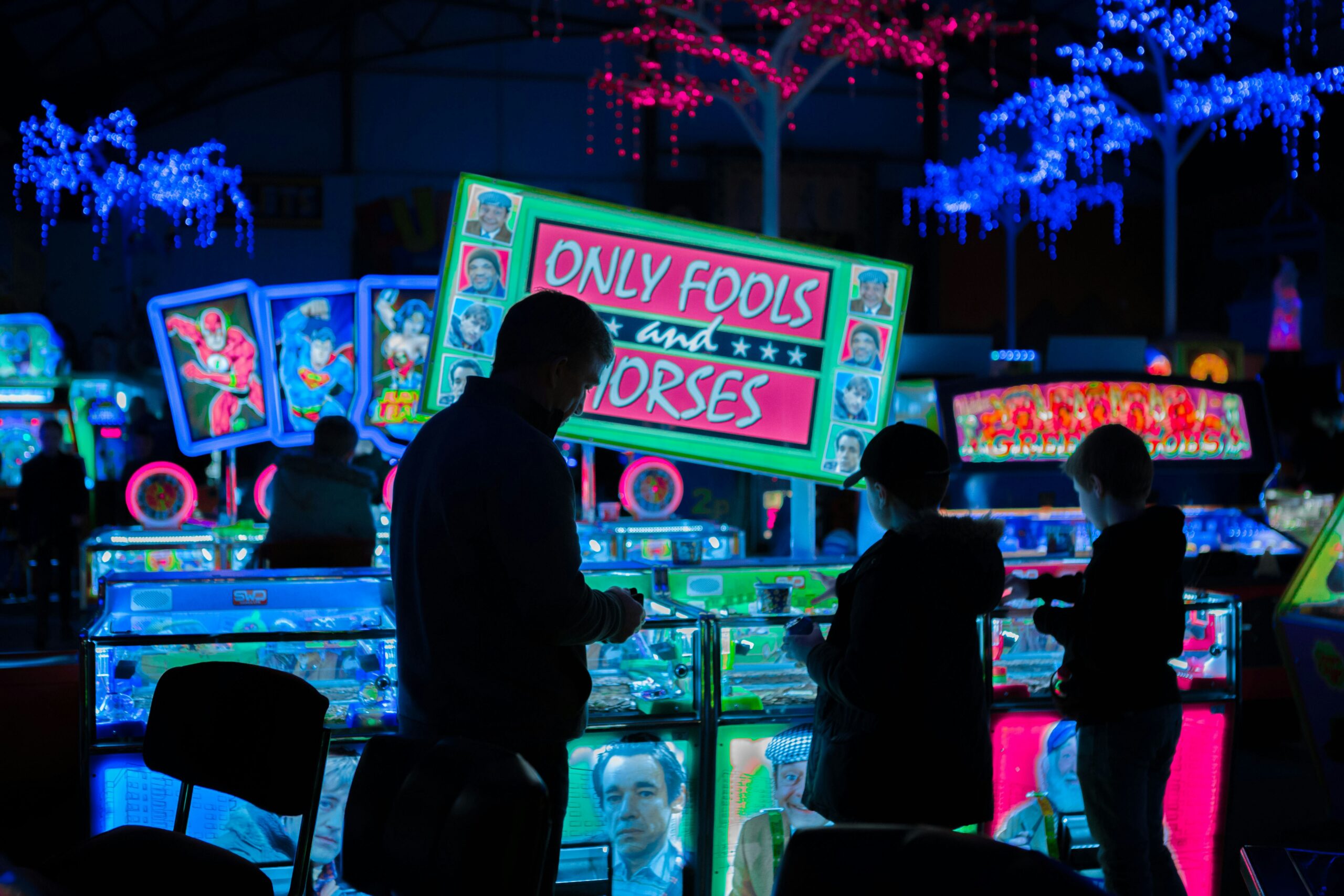 Perbandingan Mesin Slot dengan Permainan Stand: Tempat Bertaruh